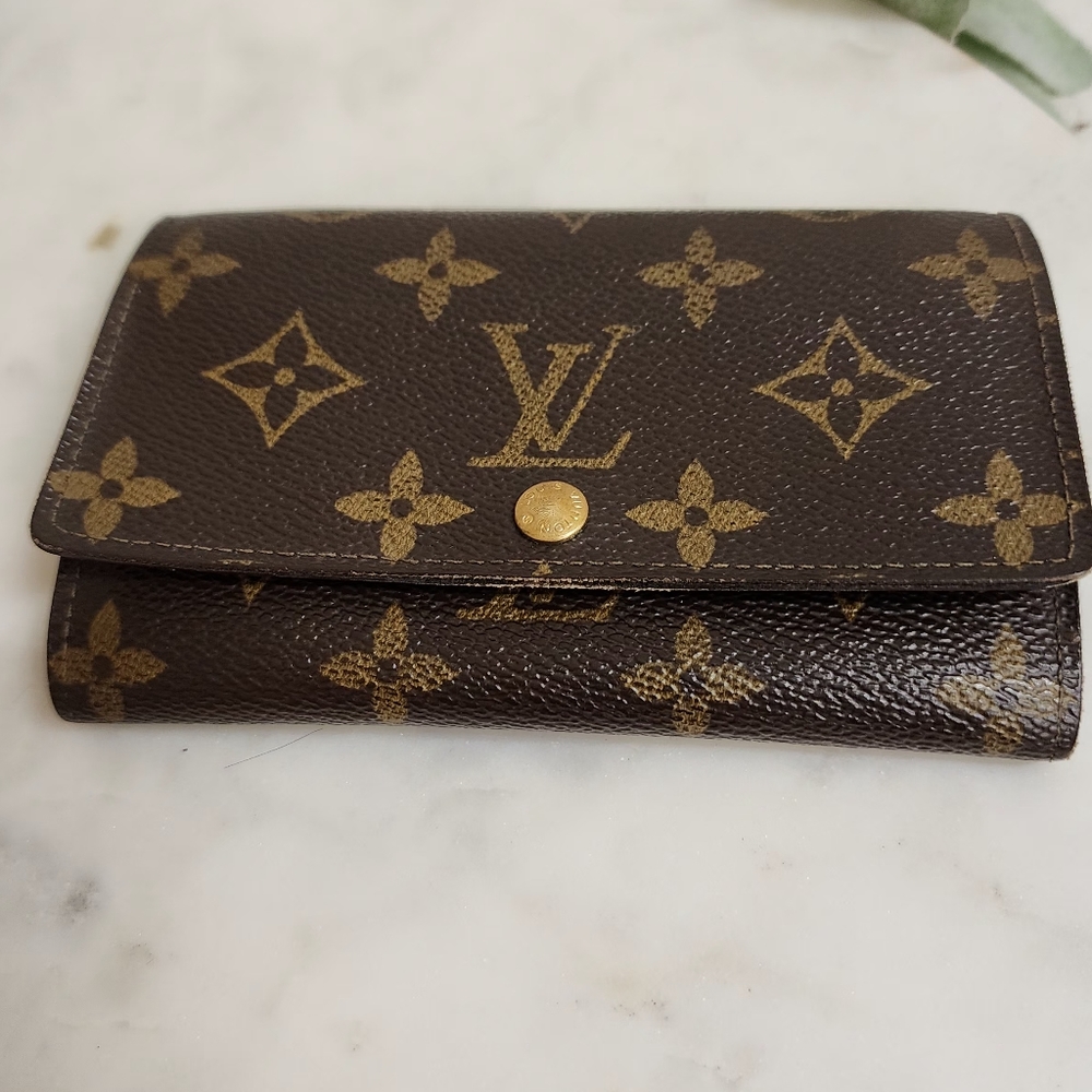Authentic Louis Vouitton Monogram Wallet